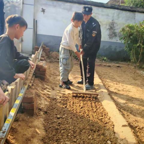 小菜园里的德育大课堂