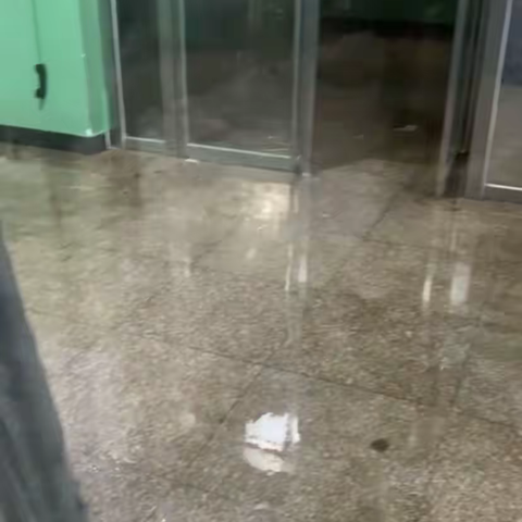 一朝奋起鲲鹏志，我辈有难自先行——中专级部及时处理消防栓跑水