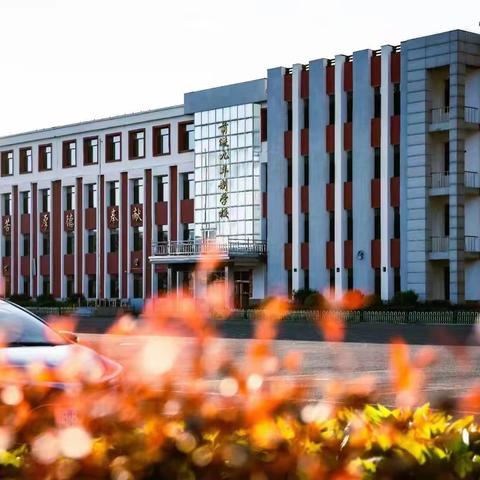 缅怀烈士功绩，弘扬烈士精神