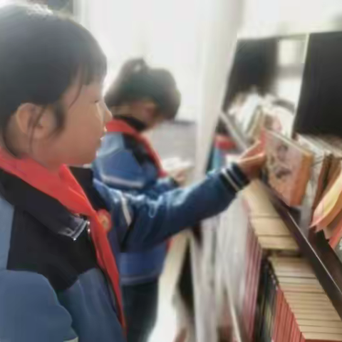 红色书籍点亮信仰灯塔  —— 辉坨小学爱国主义读书教育活动纪实