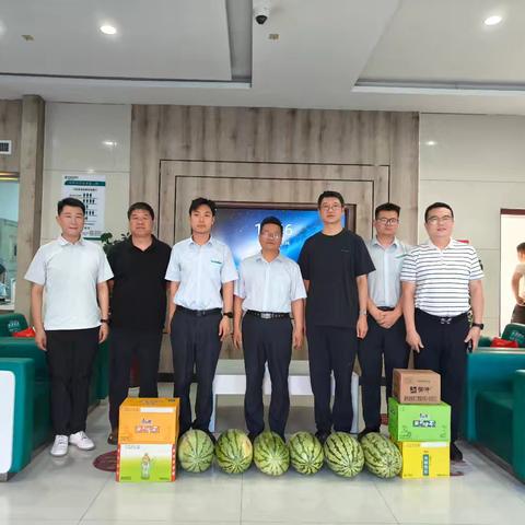 新绛农行开展“夏日送清凉”活动