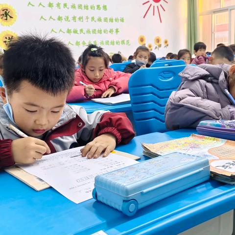 根基牢固促成长 笔墨书香润校园