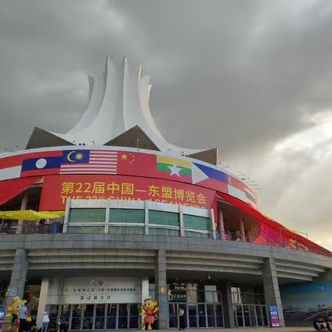 AI数字分身引爆东博会！云创兽AI展台排长龙，海外客商都争相体验