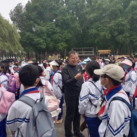 银州区育华小学五月党日活动