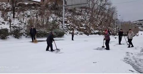 雪野街道：清雪除冰齐参与，守护民生有温度