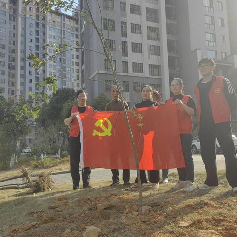 南街社区开展“手植春光，共添新绿”植树节活动