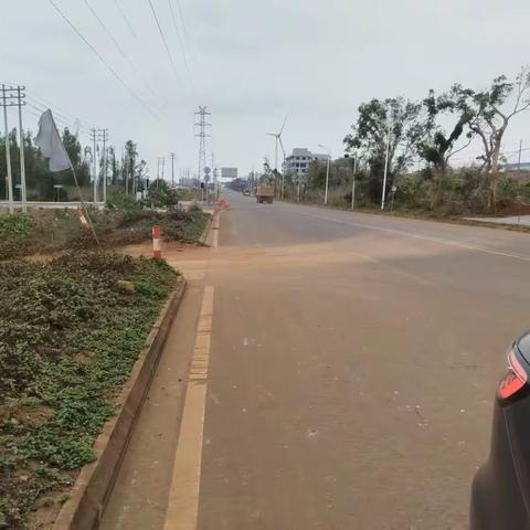 坚守碧水蓝天攻坚战，金牌港持续开展扬尘专项治理