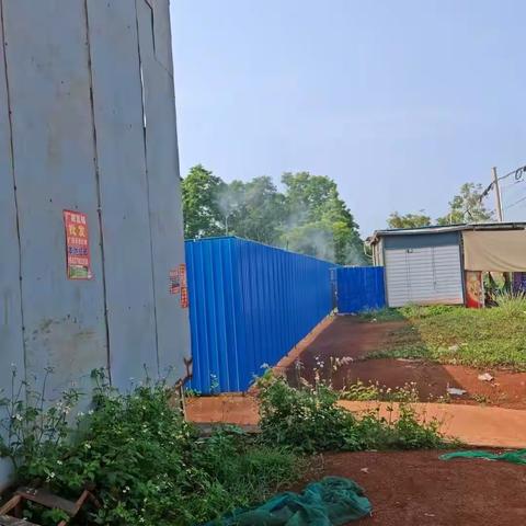 坚守碧水蓝天攻坚战，金牌港持续开展扬尘专项治理