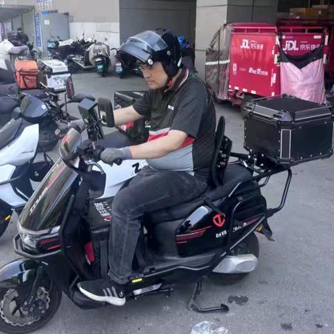 先锋在涌现·值得被看见 “秦快哥”拾金不昧先锋骑手 于航海、孟凡偲、刘继业