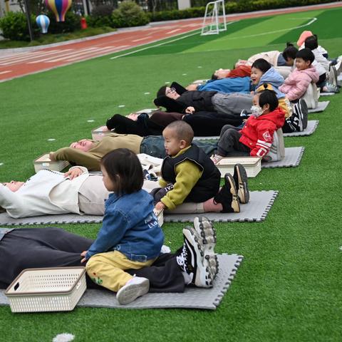 潜心育幼苗🌱润物细无声｜济宁市任兴托幼一体实验园托班组“萌趣运动 萌逗健康”感统亲子活动