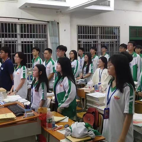 贯彻二十大精神，树牢宪法意识--我校开展”12•4国家宪法日”主题班会