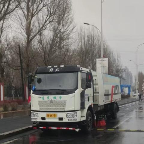道里区城管局“人机结合”迎战雨雪天气