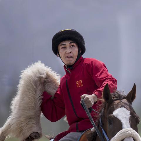 叼样是 柯尔克孜族的传统游戏（10）