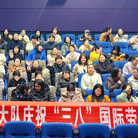 伊川县卫生健康执法大队开展庆祝国际妇女节观影活动