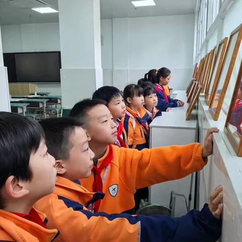 十堰市硬笔书法比赛优秀作品展在人民小学南校区举行