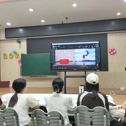 【振头小学】榜样引领成长 弘扬优秀传统         ———振头小学开展学习“双十佳”优秀师德典型报告活动