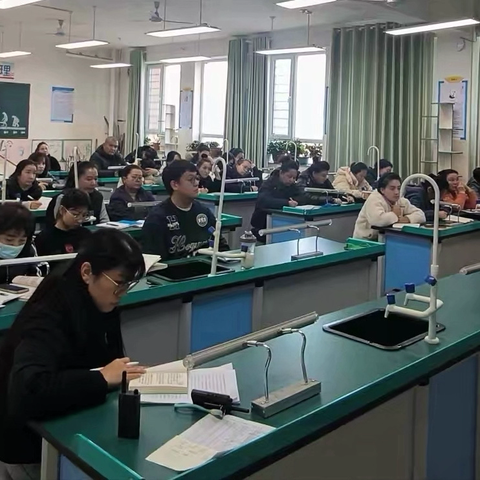 提升管理能力，增强育人实效——阿瓦提乡中心学校开展班主任培训活动