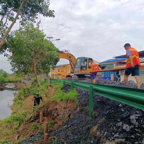 永城市农村公路管理处 路肩塌方存隐患 迅速处置保畅通
