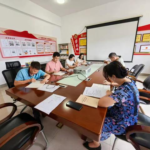 行政第二党支部召开2025年第9次党员集中学习