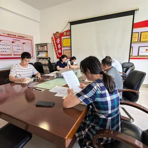 行政第二党支部开展2025年第15次党员集中学习