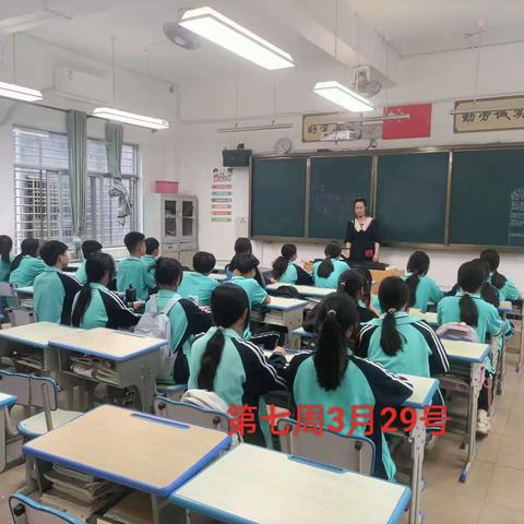 我出力，你出力，合唱比赛齐参与；我添彩，你添彩，和谐光中更精彩。