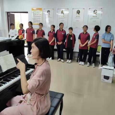 校园合唱队排练简报