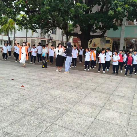 光坡初级中学课间操排练简报
