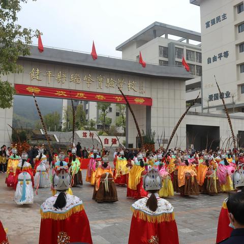 一往无前，马到功成--省级“非遗”饶平布马舞在我校演出