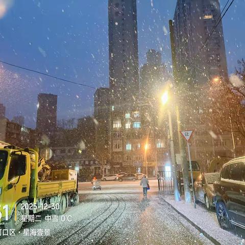 侨银 | 破冰除雪不停歇 守护安全保畅行