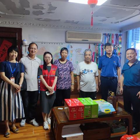 区总工会开展“七一”走访慰问老党员和困难党员活动