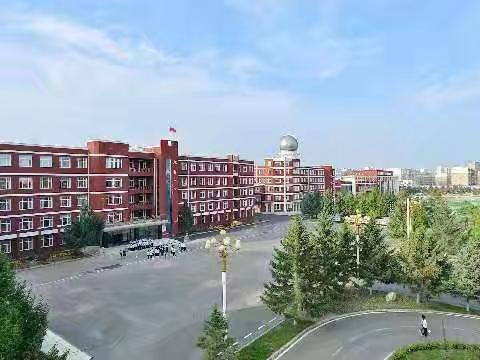 踔厉奋发强国防，勇毅前行向复兴——燕山中学2024级高一新生国防教育暨军训启动仪式