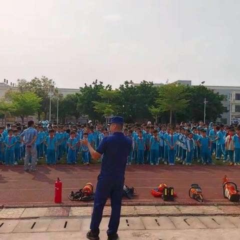 波莲镇在波莲中心学校开展消防安全演练