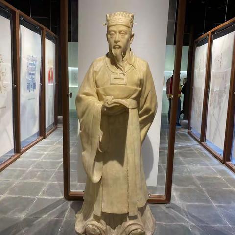 受红色教育 筑清廉底线