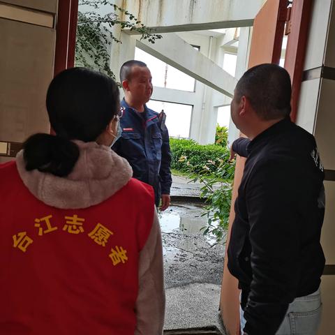 苍霞街道公管办开展“管好一扇门”及自建房自查专项行动