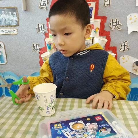 【云顶翠峰幼儿园】小伙伴们，你们好呀！我是大三班的小朋友——曾宇藩，快来看看我在幼儿园的快乐成长吧！