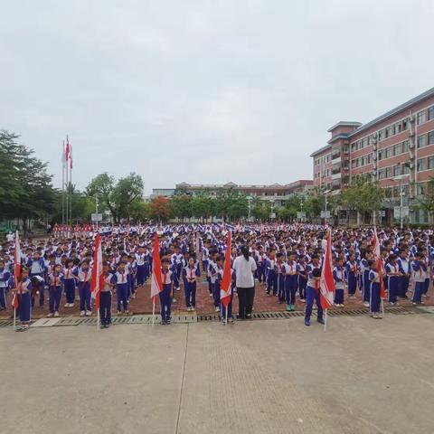 2024年春季学期“防震减灾”“母亲节”主题升旗仪式