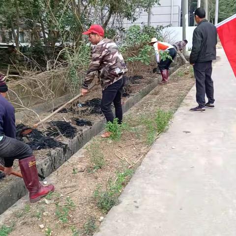 松明村党员先锋行：疏通排水道 解民忧暖民心