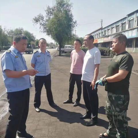荫城镇大力整治长陵路环境卫生和扬尘治理，全力打造干净舒畅美丽农村公路