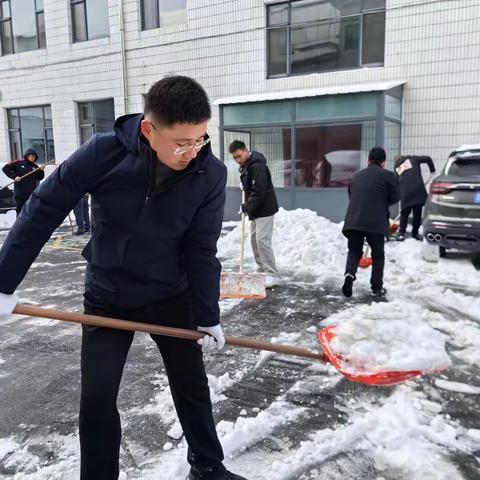 清扫积雪保平安 道路畅通暖人心——荫城镇全力开展道路扫雪除冰工作