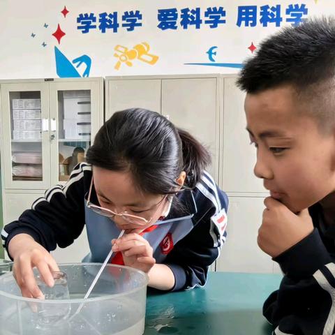 团结东街小学四年级科学实验活动：探索呼吸的奥秘