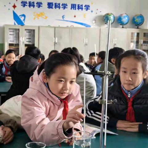 探索科学的奥秘：记五年级“蒸发吸热”科学实验活动