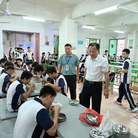 加强安全培训，筑牢安全防线  — 电海中学初级中学举行食堂食品安全培训
