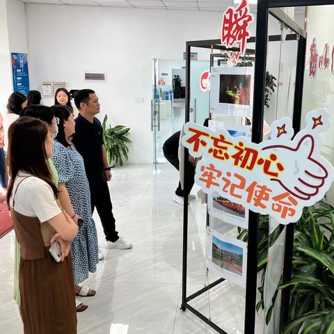 养护党支部组织开展“筑起匠心梦 淬炼劳动美”主题摄影展