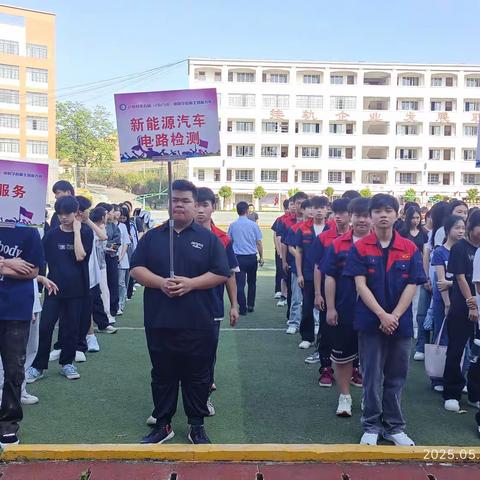 2025年苍梧县中职学校师生技能大赛“新能源汽车电路检测”比赛剪影