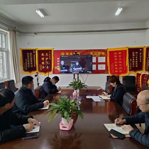 雪落京城守初心 公交铁军护出行 —— 第五车队全力筑牢雪天出行安全防线