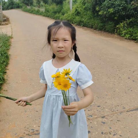 天真可爱的女孩子
