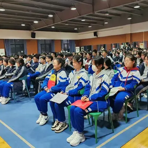田中2304班期中《青春逐梦,共绘辉煌》