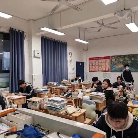 高三2304班第二十一周备考日常：奋斗与陪伴的时光