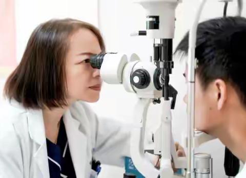 重庆征兵近视手术医生哪个好？认准重庆华厦眼科汪红院长！