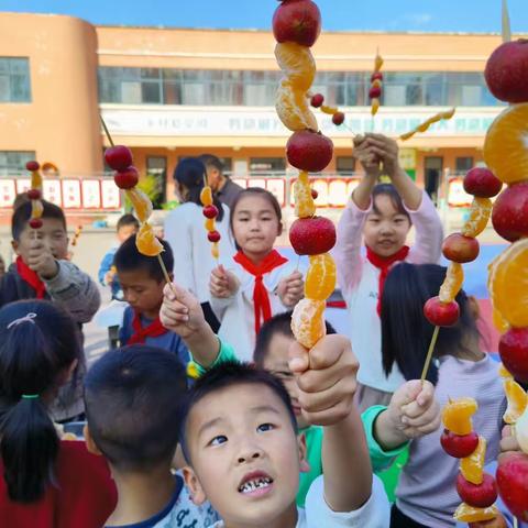 这所学校人人在做冰糖葫芦，还往家里带